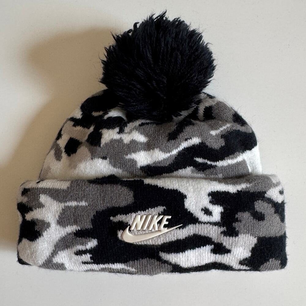 Nike Youth Camo Boys Girls Pompom Beanie Cuffed Sock Cap Winter Cold Weather EUC